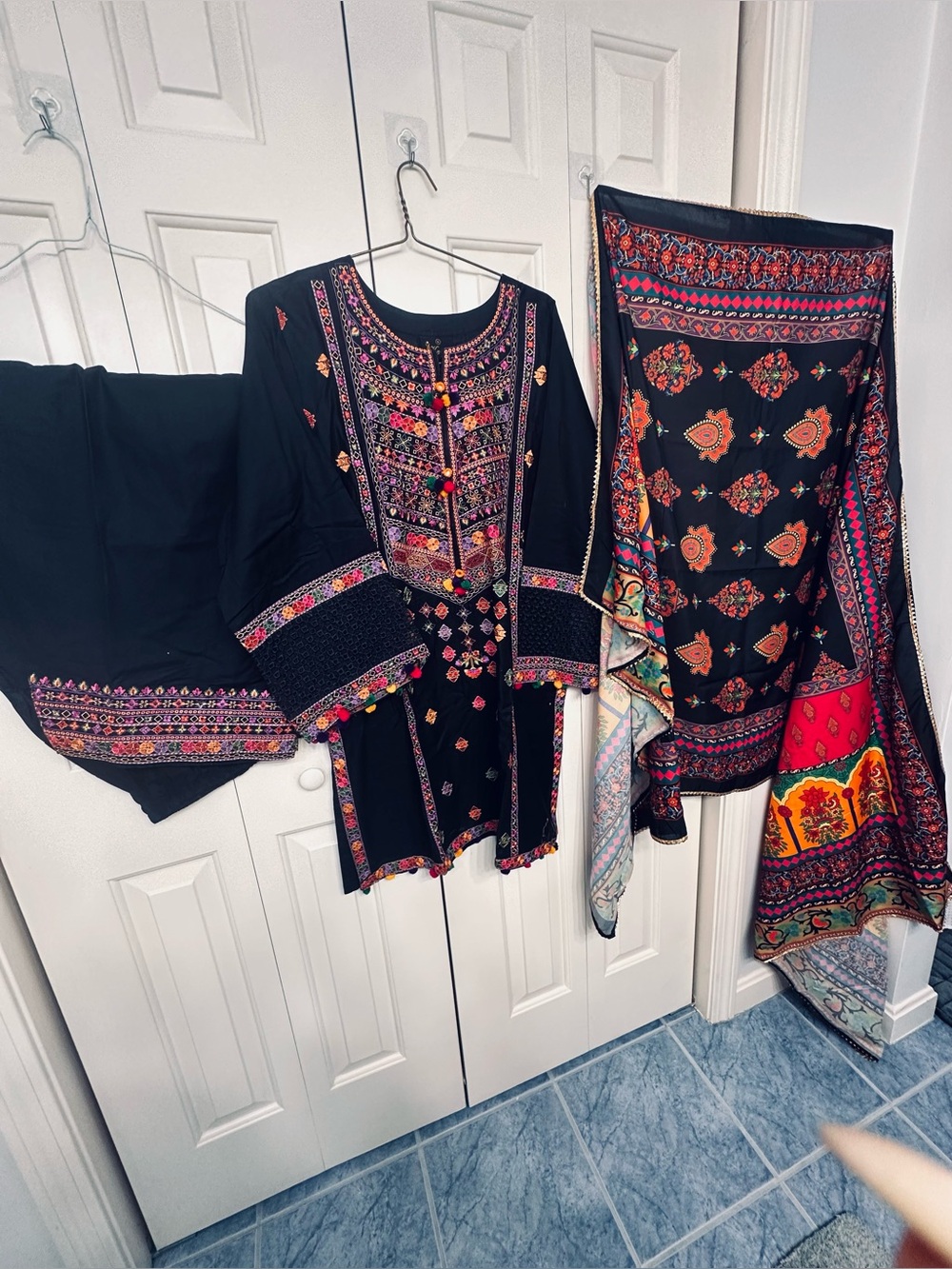 KARMA Embroidered Ethnic SALWAAR KAMEEZ with Multicolor Accents SIZE 23”
